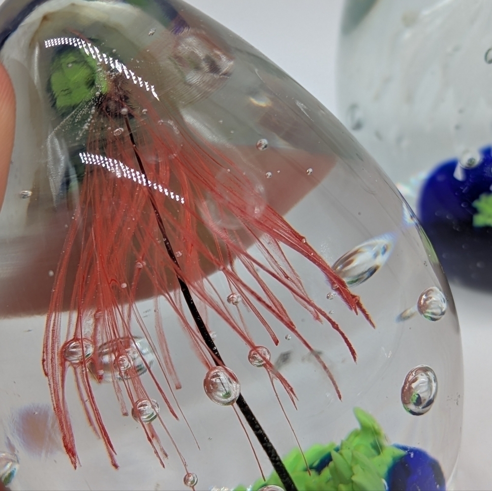 Set Of Two Paperweights - Picture 5 of 8